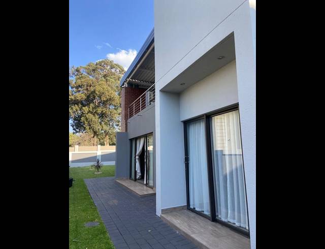 4 BEDROOM HOUSE FOR SALE IN MAGALIESKRUIN